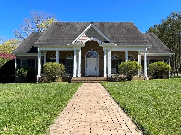 311 W Maple Ave, Fayetteville, WV 25840