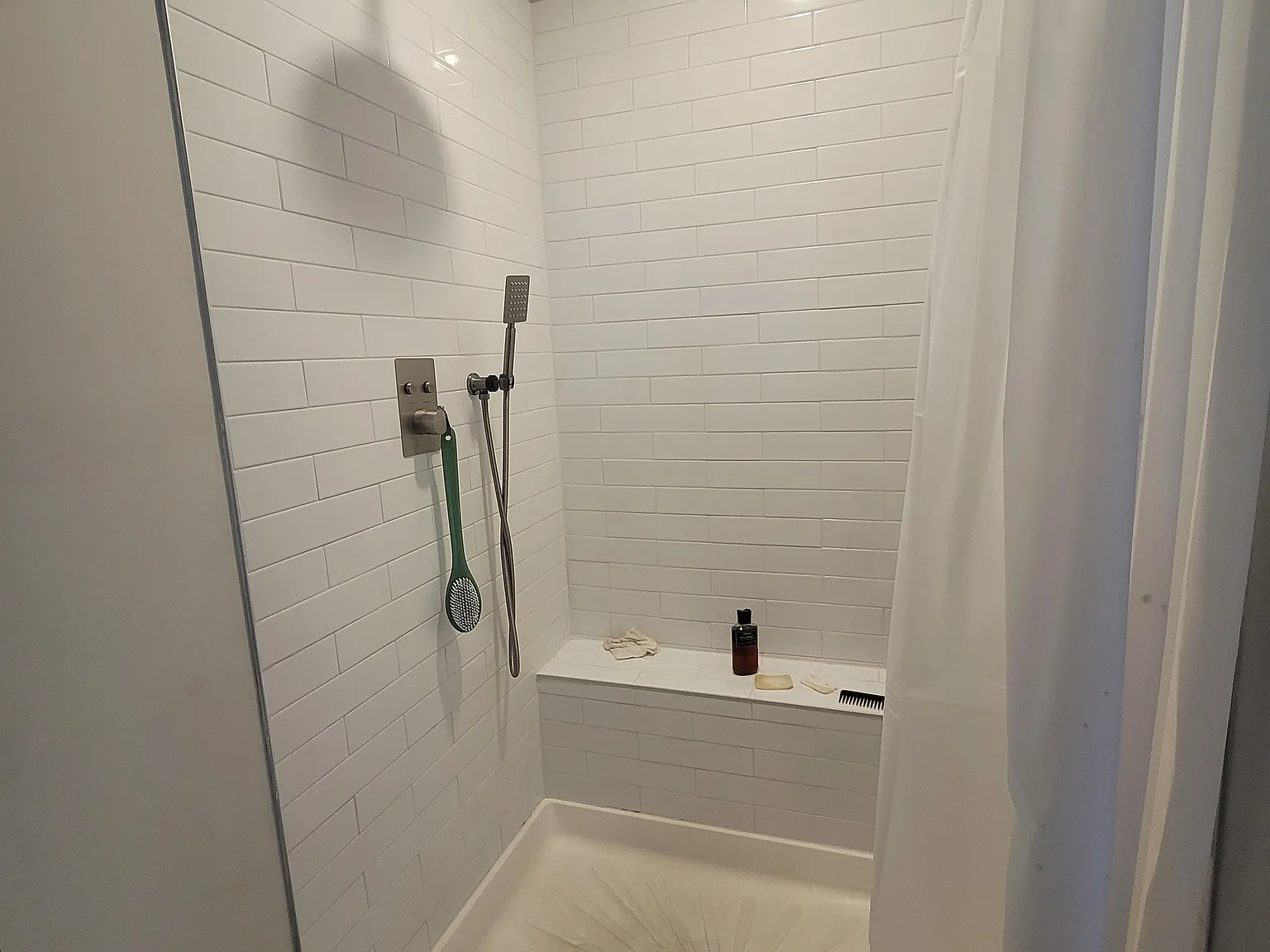 4 bed, 2.5 bath, 2700 sqft, $2,995 — Photo 4
