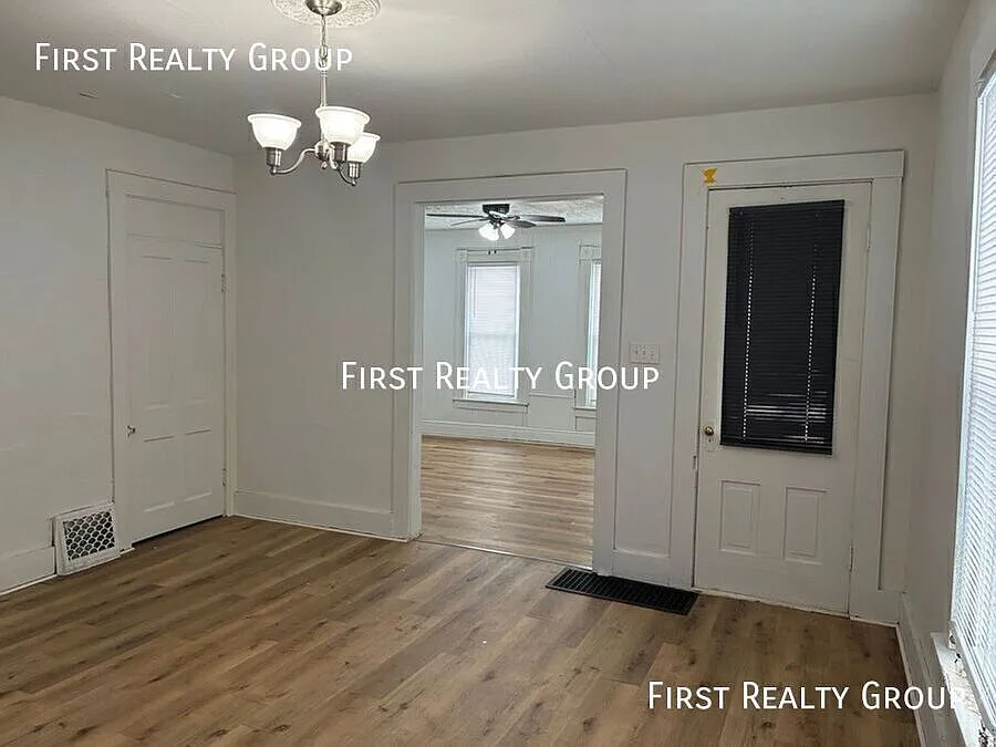 3 Bedroom, 1 Bath Double for Rent, Move in Ready! No App Fees! — Photo 4