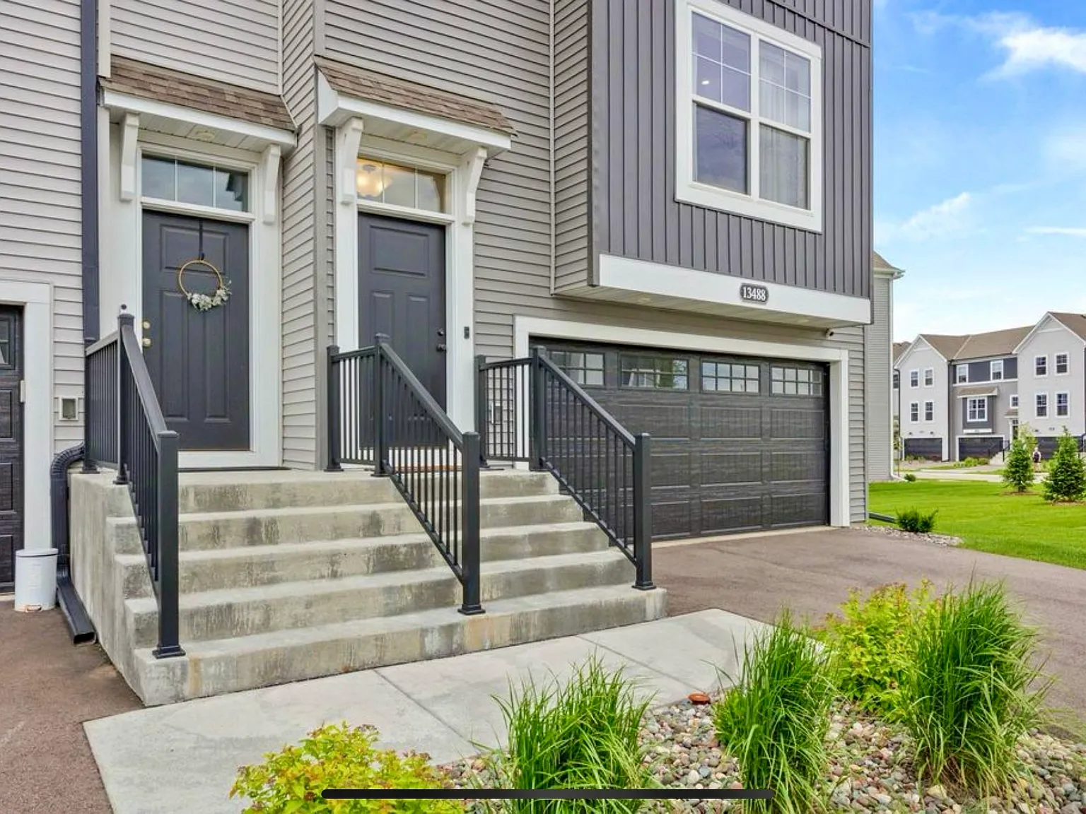 3 bed, 2436 sqft, $2,975 — Photo 3