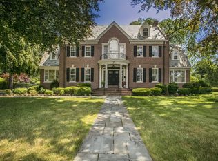 7 Forest Cir, New Rochelle, NY 10804