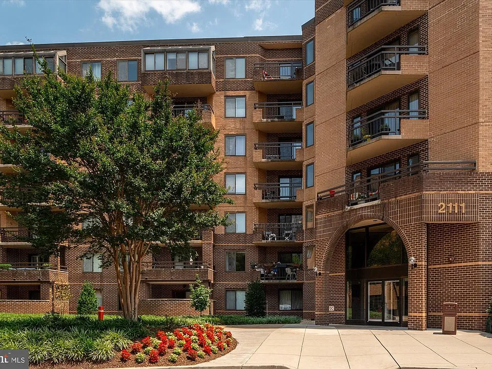 2111 Wisconsin Ave NW #319