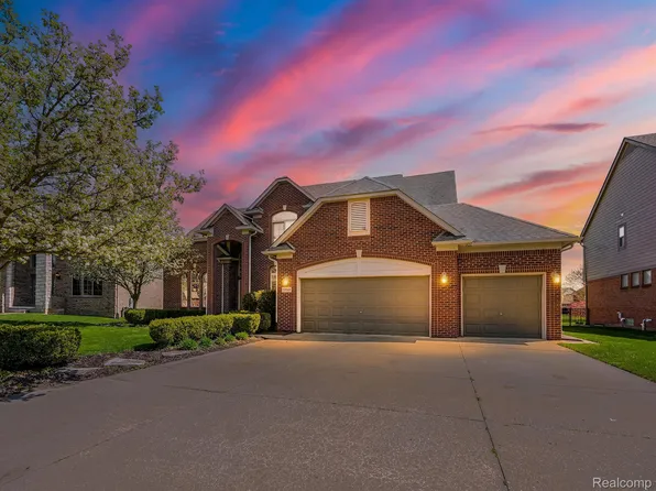 39944 W Offshore Dr, Harrison Township, MI 48045