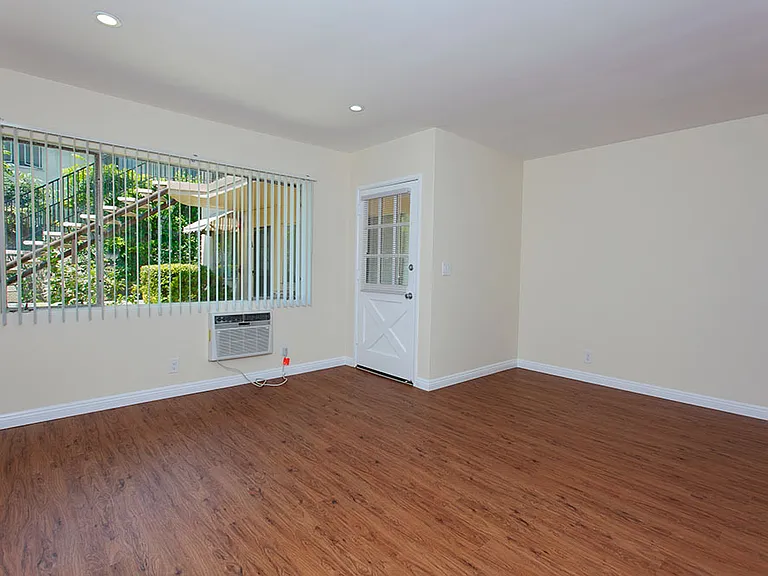 255 S Madison Ave — Photo 2