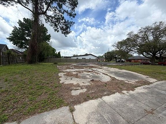 5th image of 4587 Marque Dr