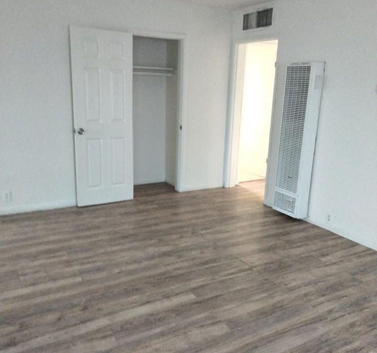 2nd image of 901 W Buena Vista St