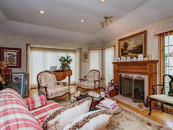 03_20Abbeylane_1_LivingRoom_HiRes