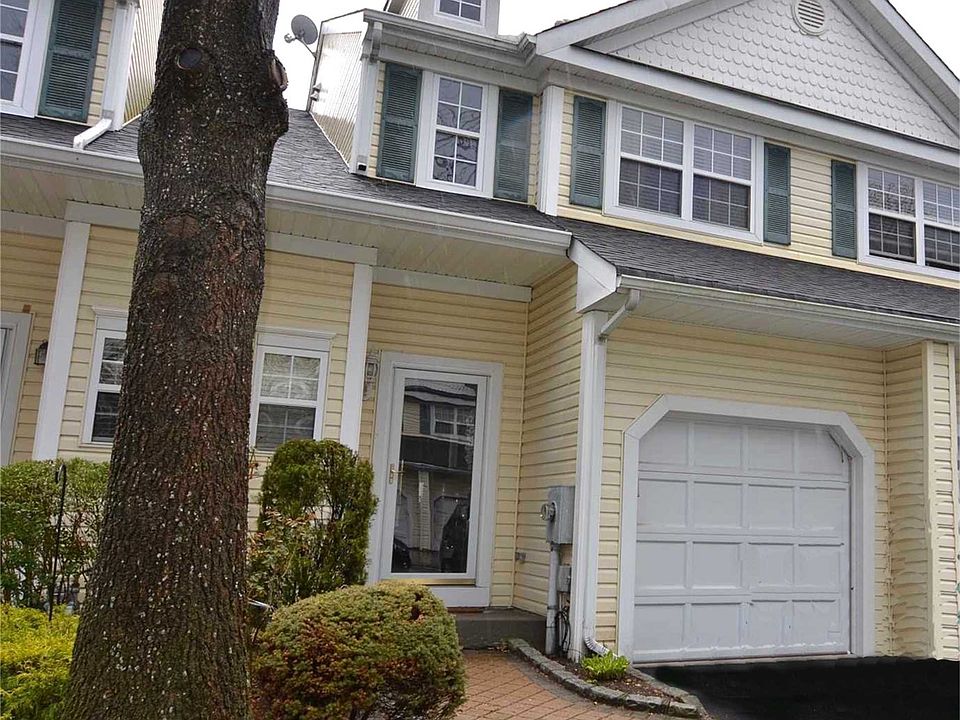 1st image of 30 Scarborough Dr
