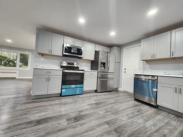 1751 S Main St — Photo 1