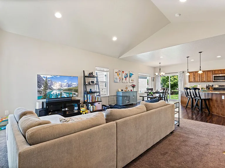 2938 Joseph Dr — Photo 4