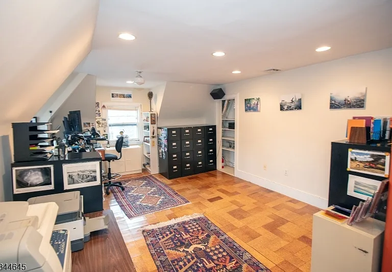110 Montclair Ave — Photo 45