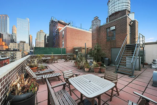 Rented by Oxford Property Group | media 10