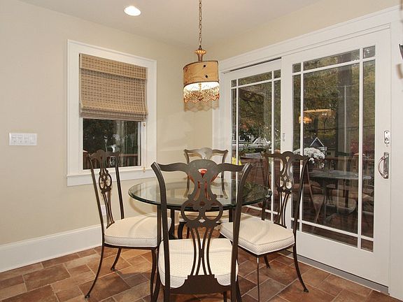 3rd image of 305  Richmond Avenue