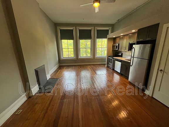 3rd image of 209 E Broad St #201