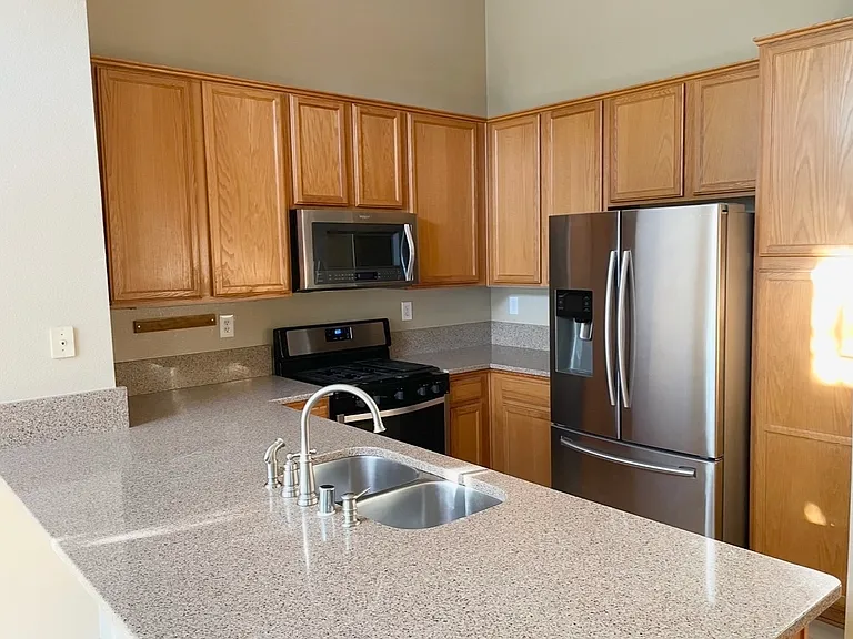 537 Farridge Dr — Photo 2