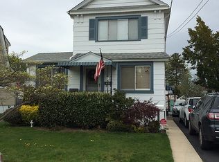 1282 Wheatley St, Hewlett, NY 11557