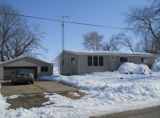 1598 Chicago St, Dixon, IL 61021
