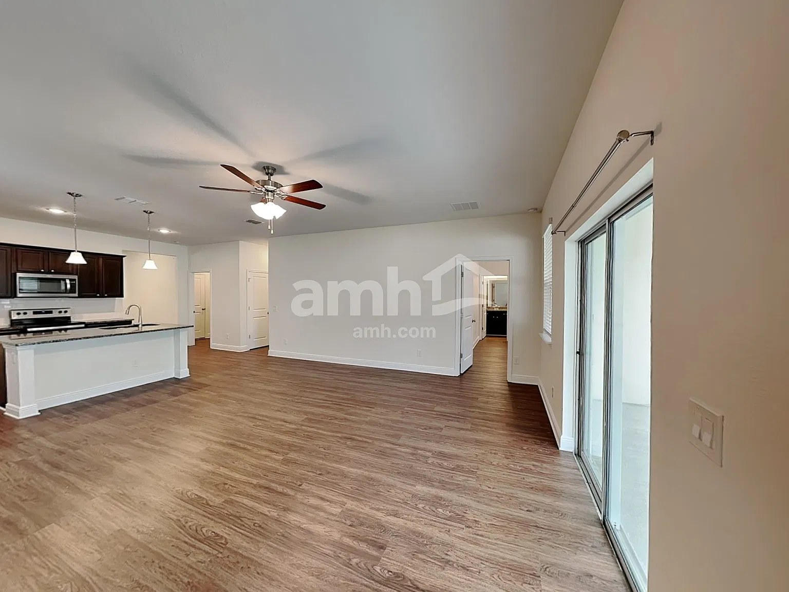 3 bed, 2.0 bath, 1605 sqft, $2,470 — Photo 4
