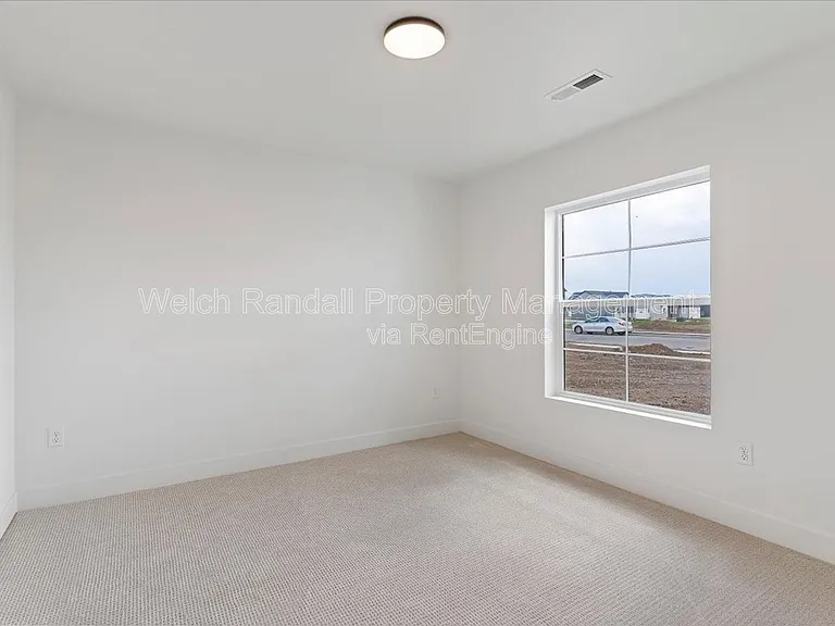 837 E 300 N — Photo 24