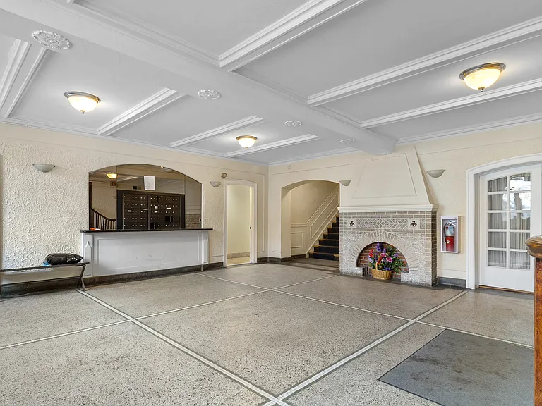 1127 W Farwell Ave #105 — Photo 3