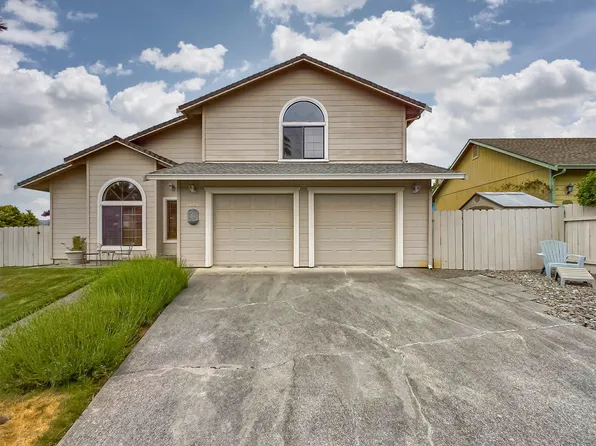 4999 Lundblade Dr, Eureka, CA 95503