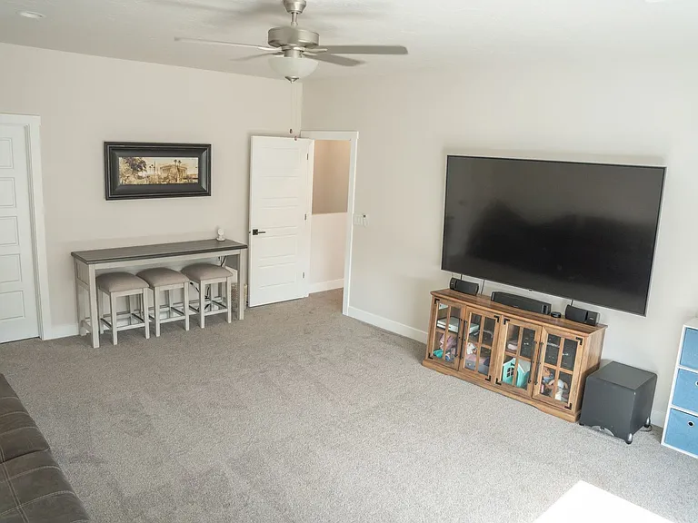 1322 E Toliman Way — Photo 24