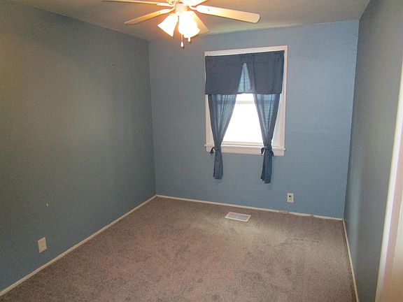 4th image of 2420 Crest Ave