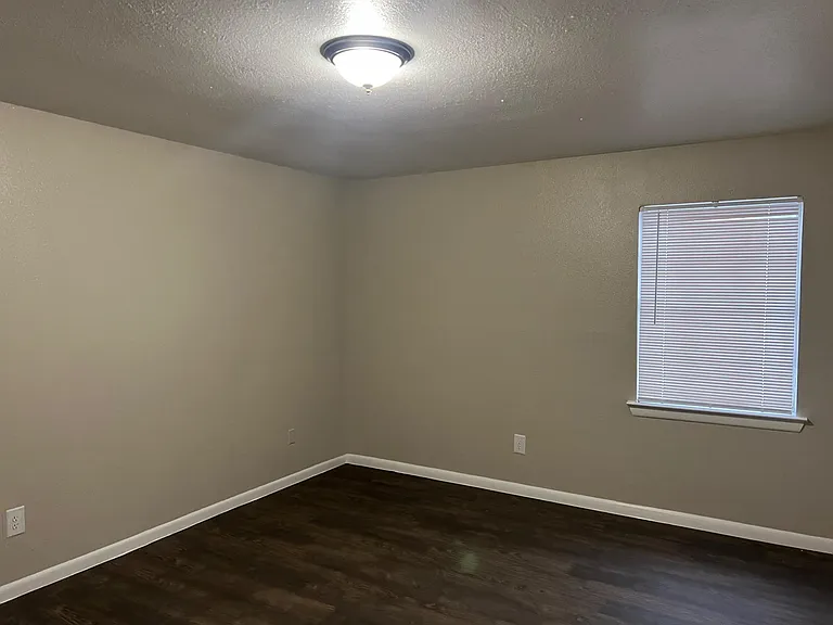 Kenwood Heights Apartments — Photo 20