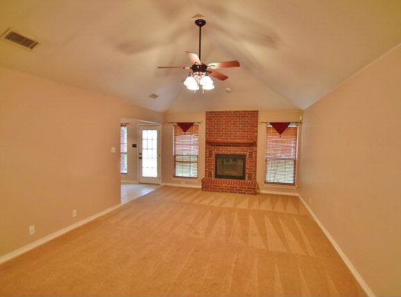3rd image of 1141 Camellia Ln