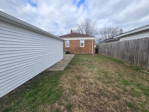2nd image of 14701 Paris St