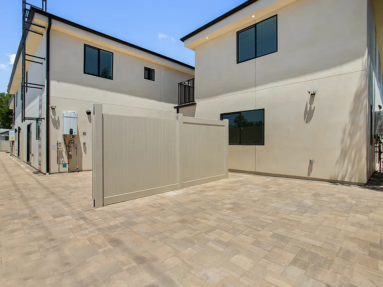 11506 Valjean Ave — Photo 2