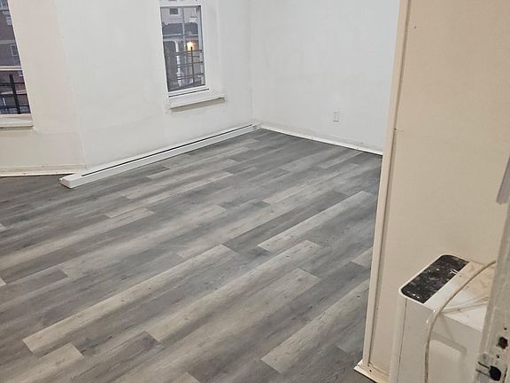 3rd image of 916 Bryant Ave