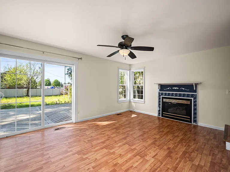 1140 W Starling Ave — Photo 4