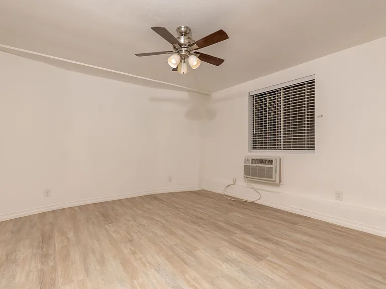 Must-see Updated Vintage-Style Studio at 1245 N Laurel Ave, West Hollywood, CA 90046 — Photo 13