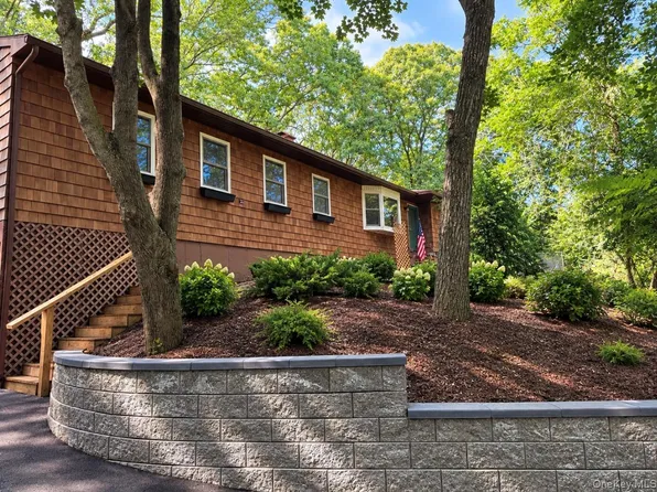 2398 River Road, Calverton, NY 11933