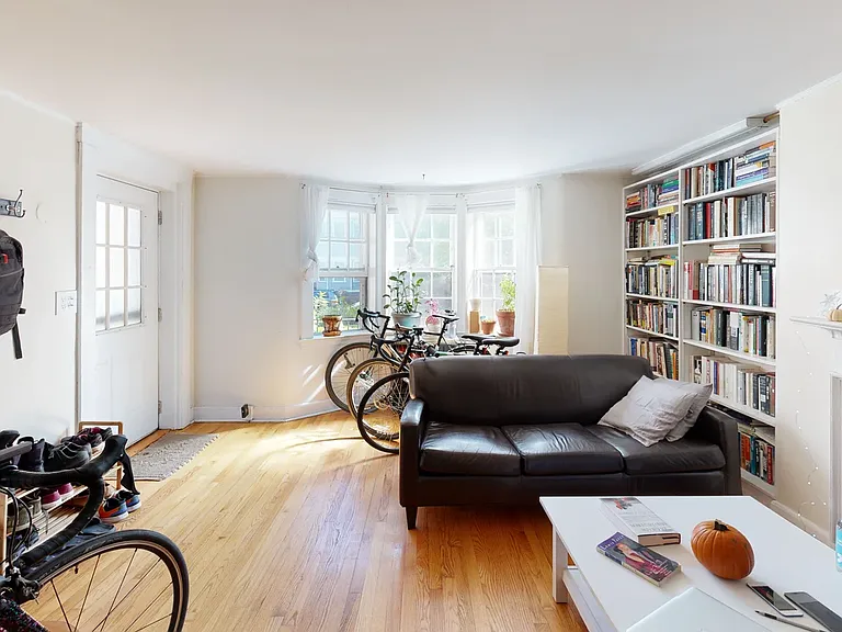 33 Portsmouth St #1R — Photo 1