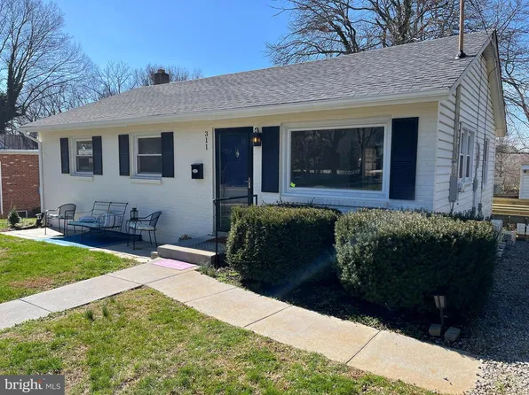 311 S Buckmarsh St, Berryville, VA 22611