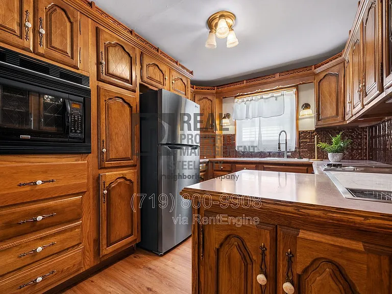 512 W 10th St #W — Photo 10