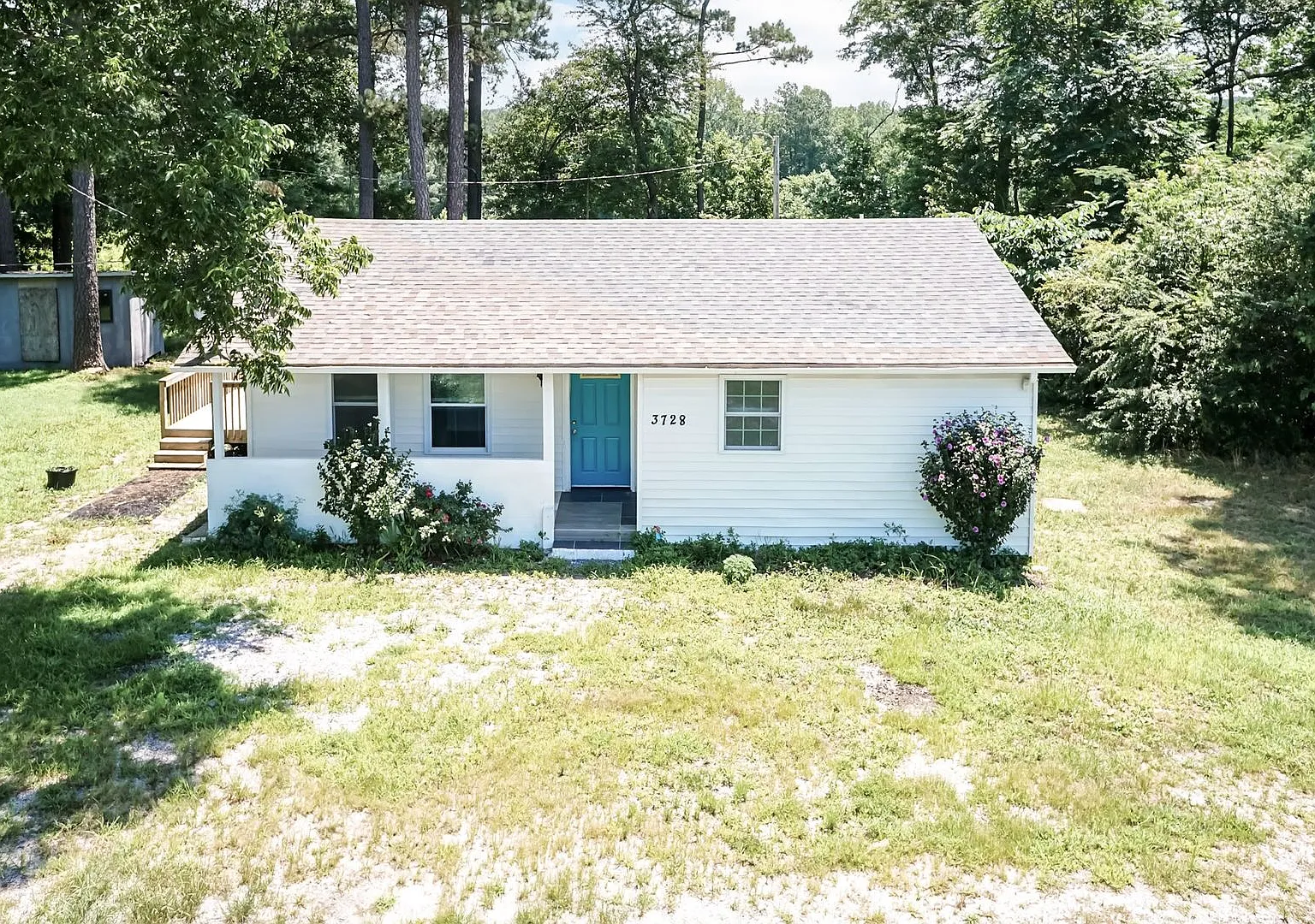 Three Bedroom Home! — Photo 2
