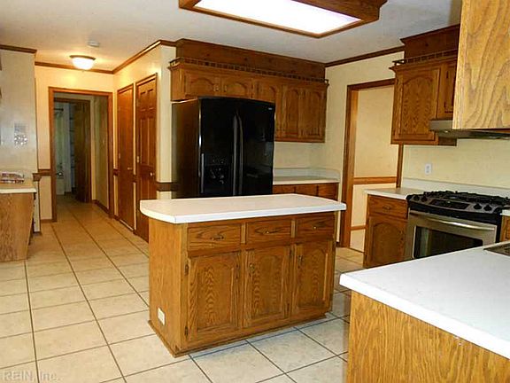 4th image of 1608 Blue Heron Ct