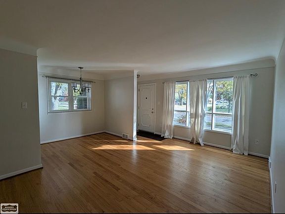 5th image of 24705 Raven Ave