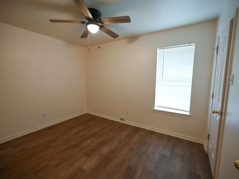 506 Valleyridge Ct — Photo 10