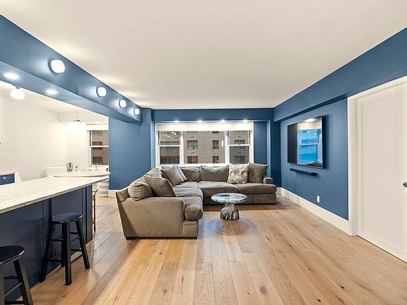 2nd image of 100 W 57th St APT 11J