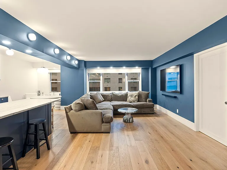 100 W 57th St #11J — Photo 2