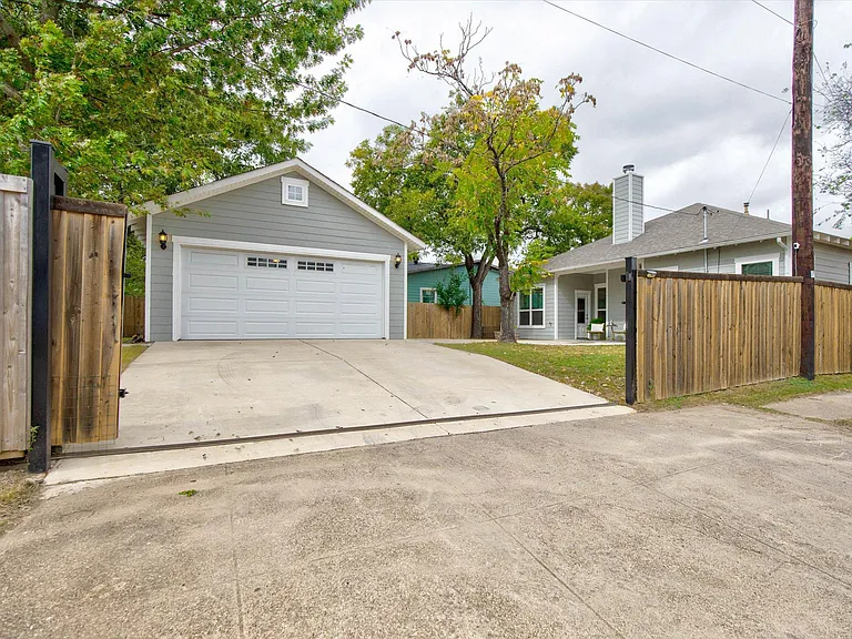 2700 Gladstone Dr — Photo 38