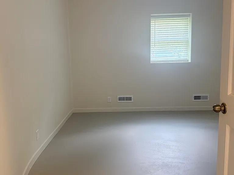 Bedroom looking West with curved wall.
Vaulted ceiling.