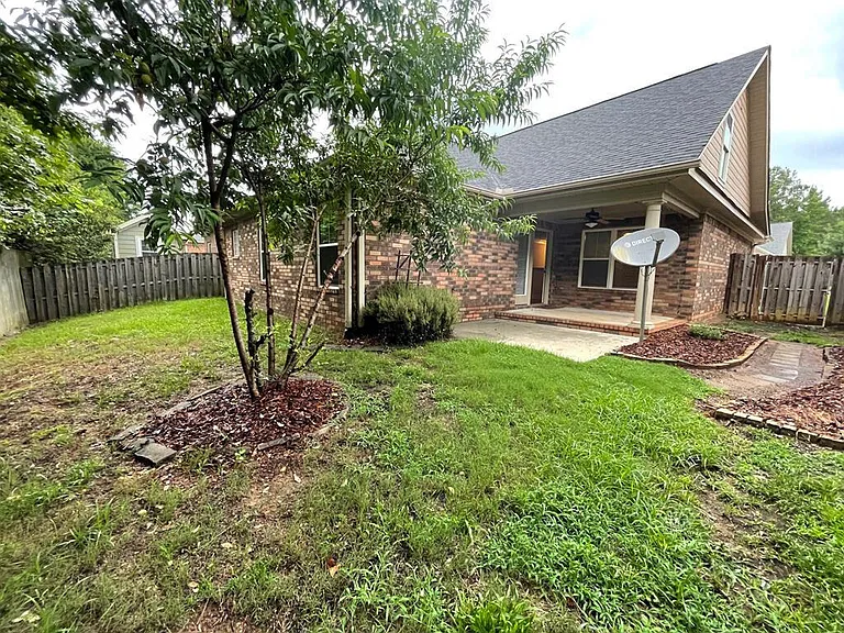 1028 Barrett Dr — Photo 24