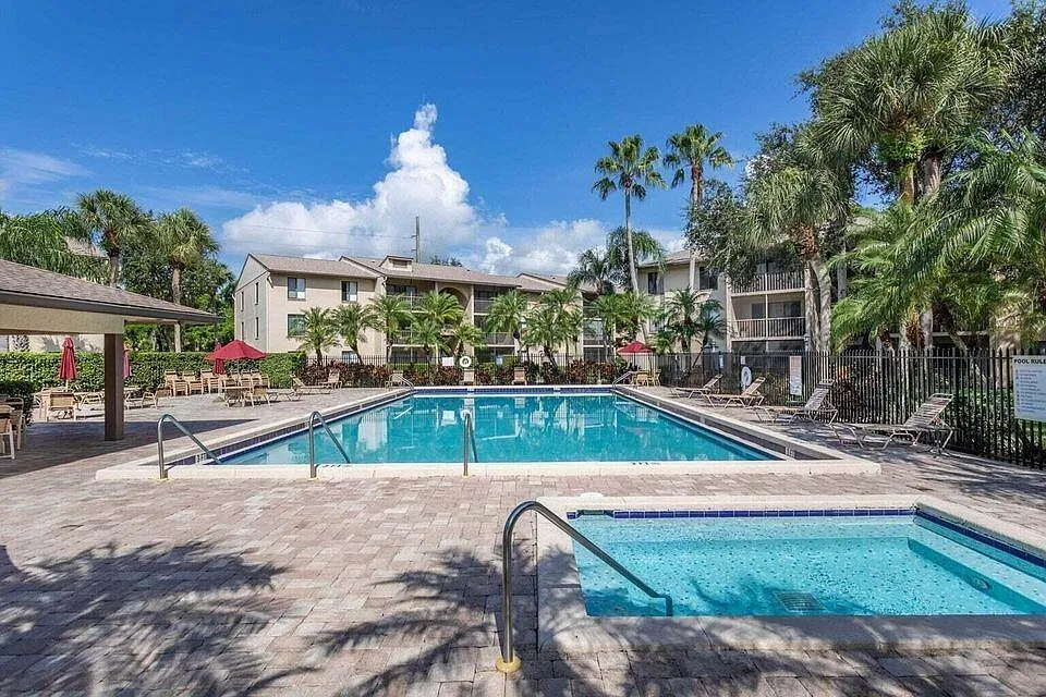 2 bed, 2.0 bath, 1005 sqft, $1,900 — Photo 3