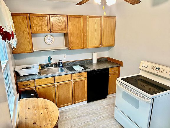 3rd image of 215 Melvin Dr