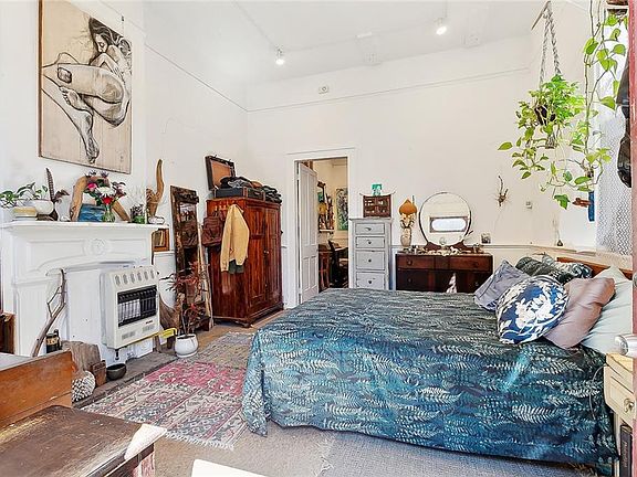 2nd image of 305-07 Tricou St
